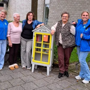 Bankje en buurtbieb verbindt buurtbewoners Breedweer