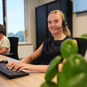 contact klantenservice medewerker headset