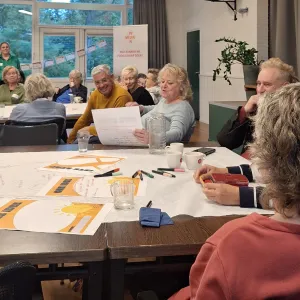 Buurtbewoners, vrijwilligers en professionals.