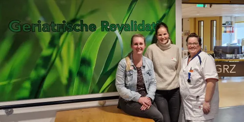 Vlnr teamleiders Tanja van Olst en Lisa Zuidweg en voedingsassistent Peggy Goeveneur