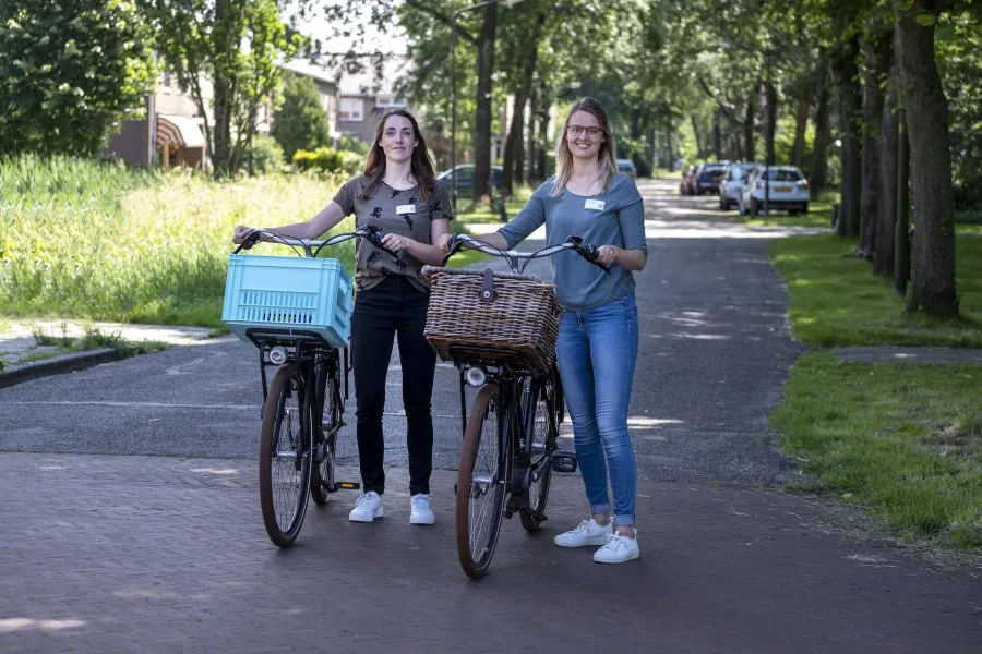 Wijkzorg dames op fiets