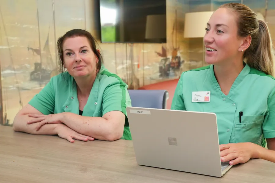 administratie last verminderen medewerker met laptop
