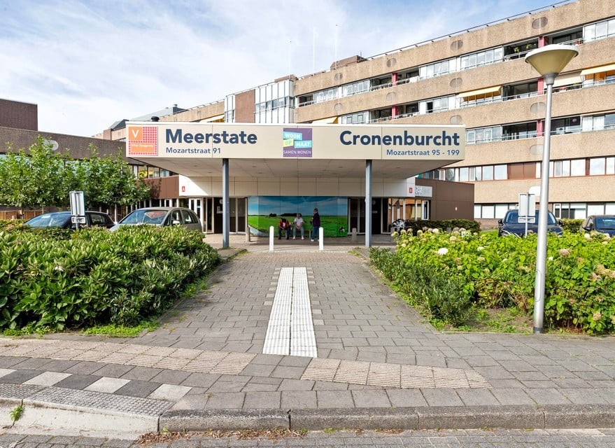 Vooraanzicht Meerstate